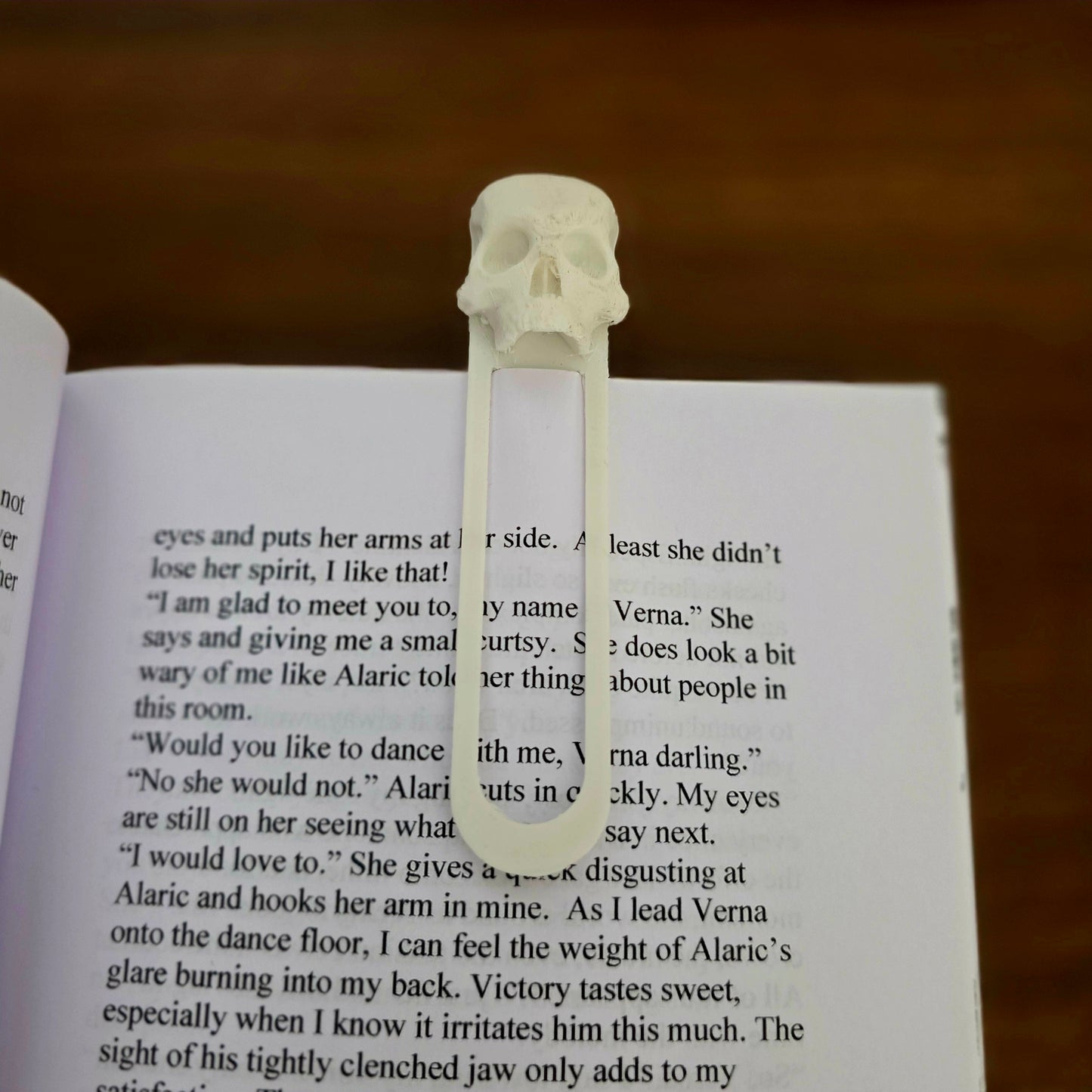 Skull Bookmark – Gothic Dark Academia Book Accessory